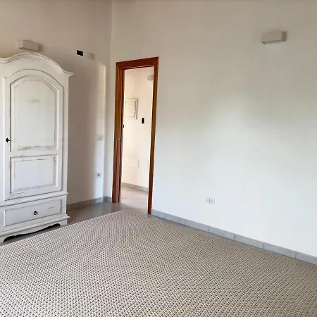 Indipendente, Villa