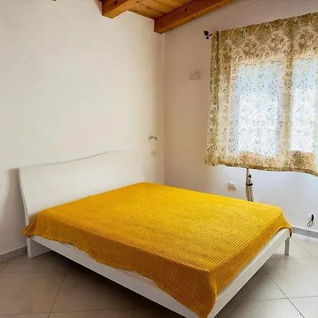 Villa Indipendente, Rena Majore